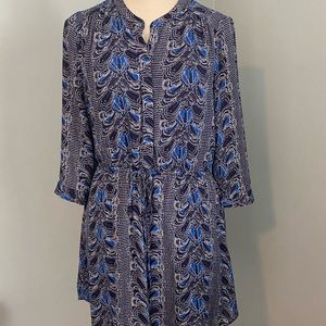 Fun dress with pockets and swoop hem line! Size 8